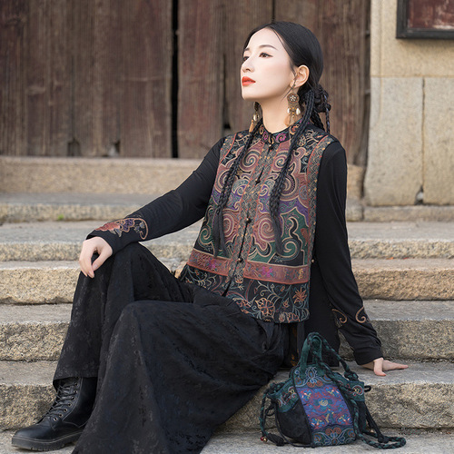 Autumn and winter new style retro national style embroidered shirt, long-sleeved T-shirt, women's unique western-style, slimming embroidered cotton base shirt