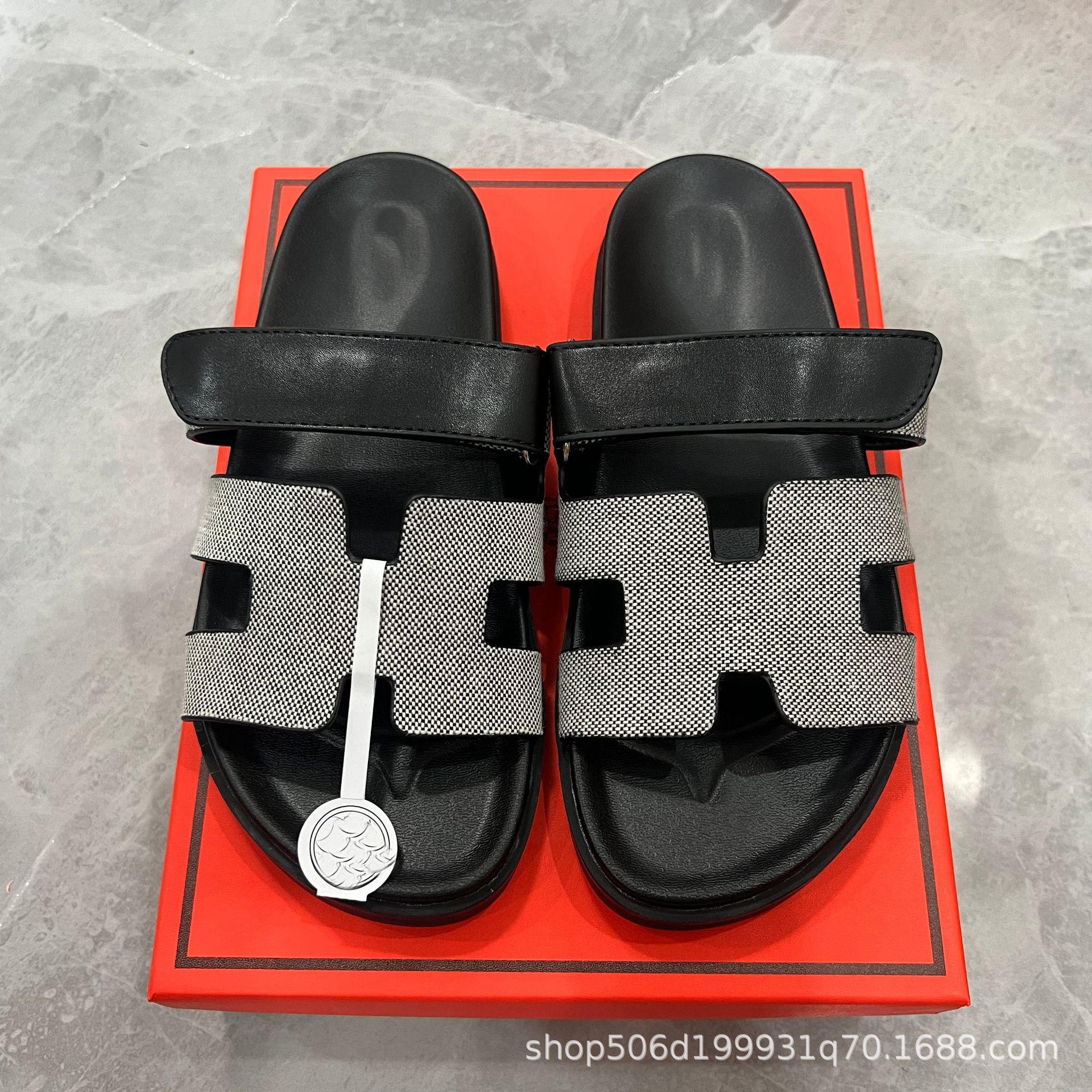 검은 격자 무늬