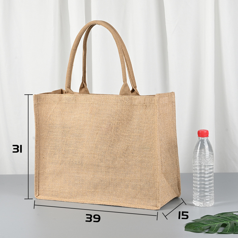 現物の麻の袋と同じ黄麻のショッピングバッグのプレゼントのレトロな亜麻の手提げ袋の空白の手描きの麻の布のカバンは注文します。|undefined
