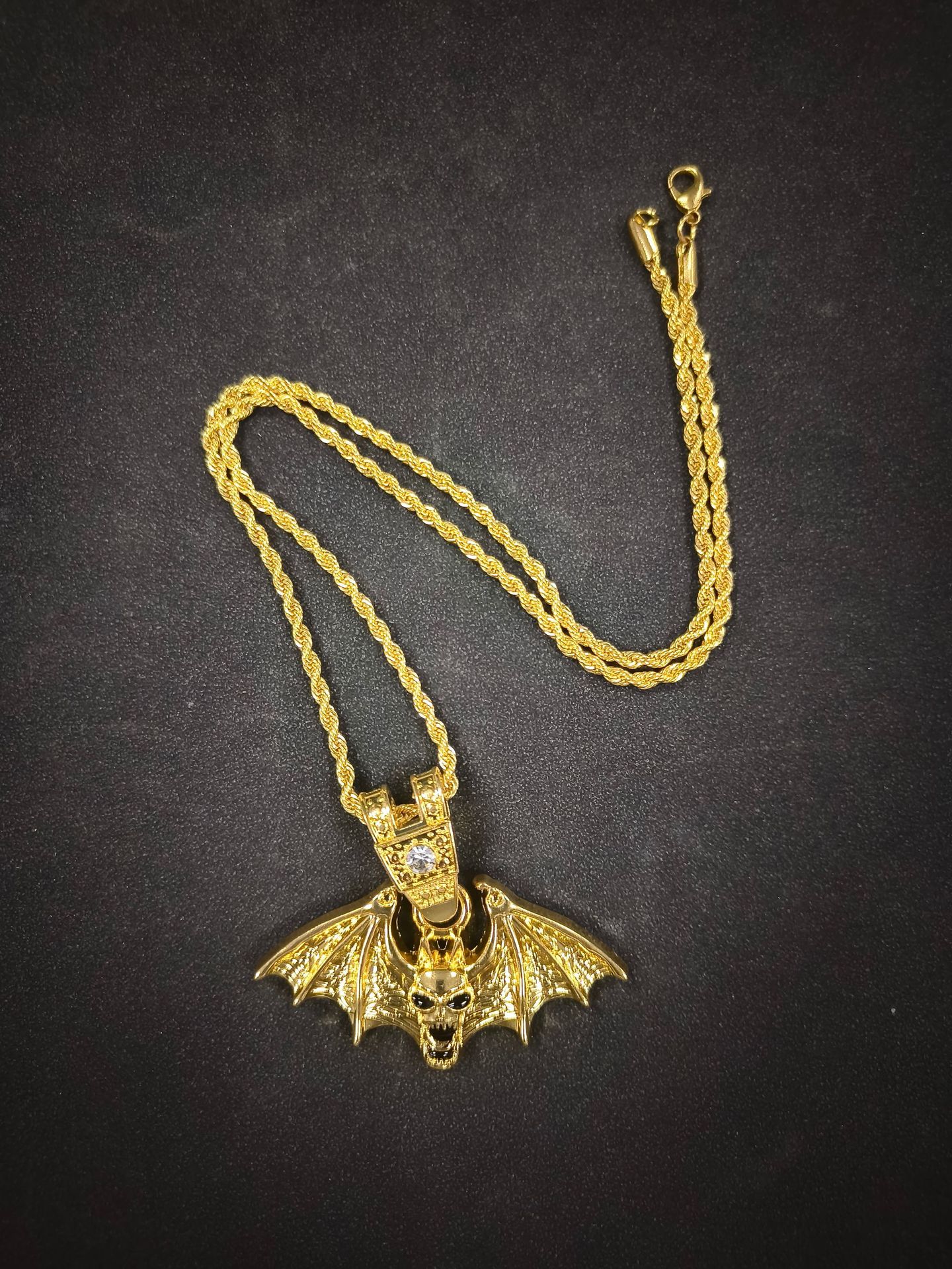 01 colgante dorado con cadena de torsión de 20inch