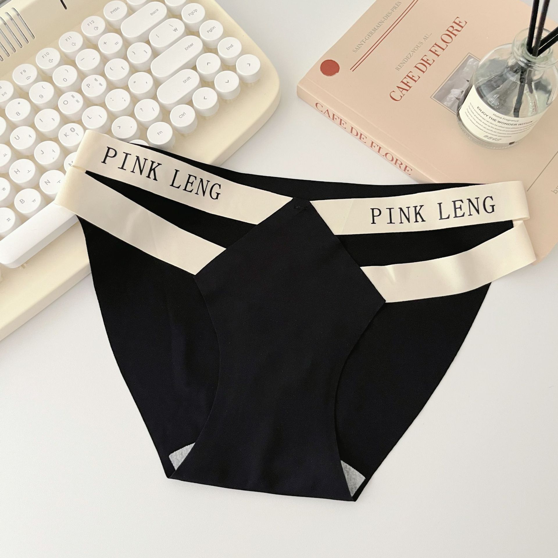 Nubes alegres ~ Calzoncillos de mujer sexy pura sin costuras de seda de hielo americano