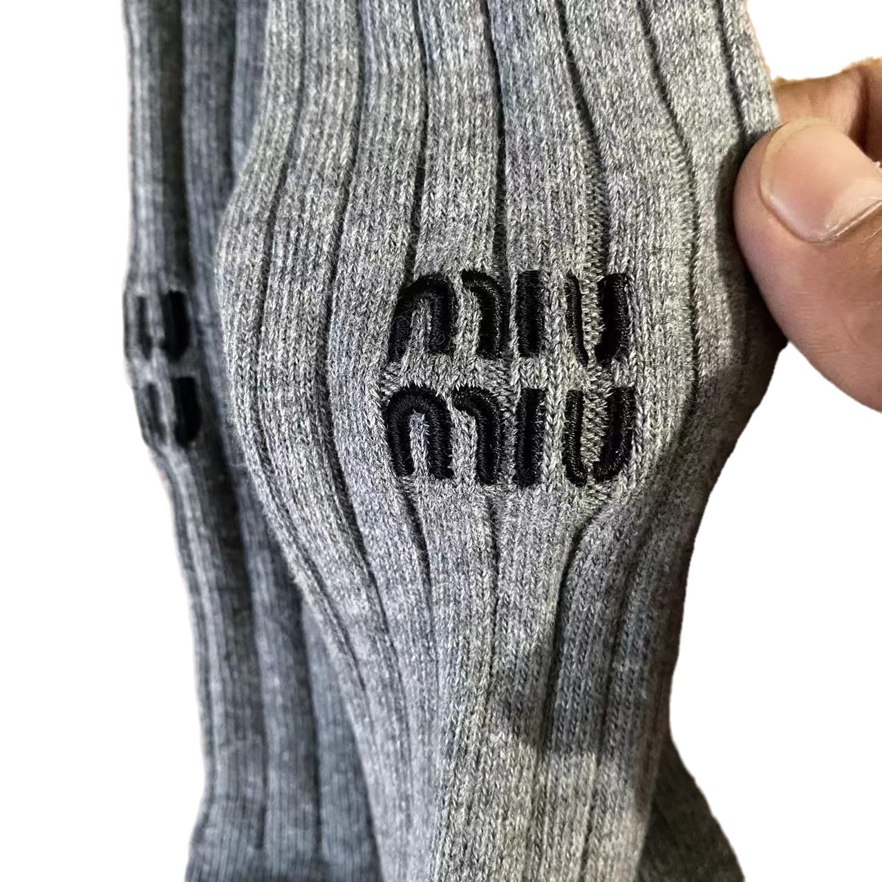 意大利高端MM家純色輕奢雙針刺繡女潮襪純色豎條鬆口及膝小腿潮襪