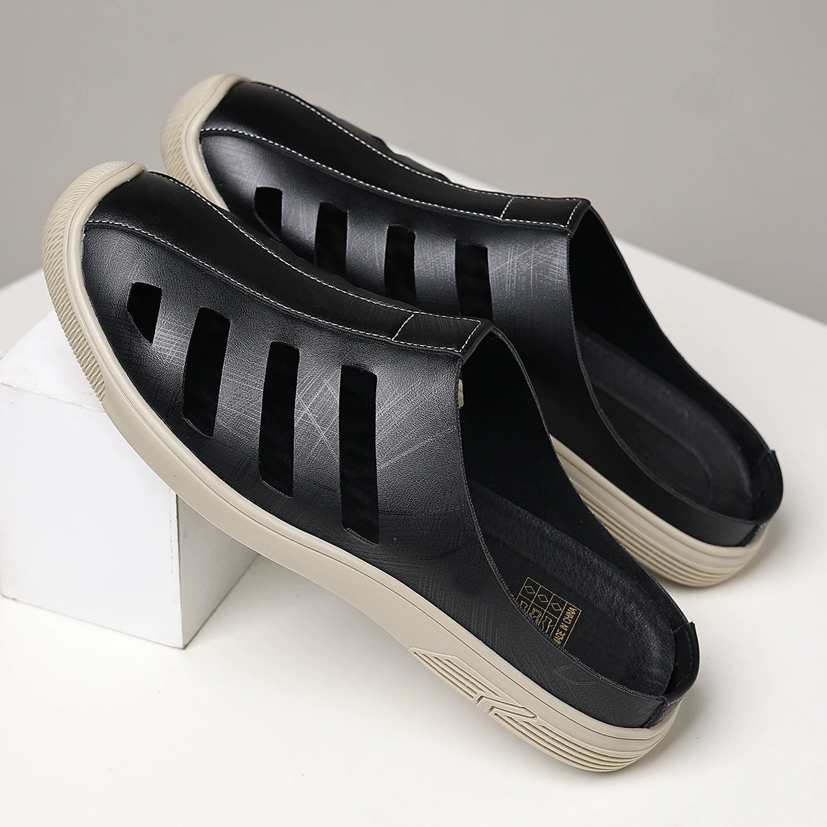 Новые мужские сандалии для трансграничного использования, которые можно носить на улице летом, нескользящие, дышащие, полые сандалии, универсальные повседневные сандалии с носком.