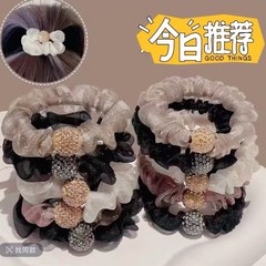 髪の毛を刺します。
