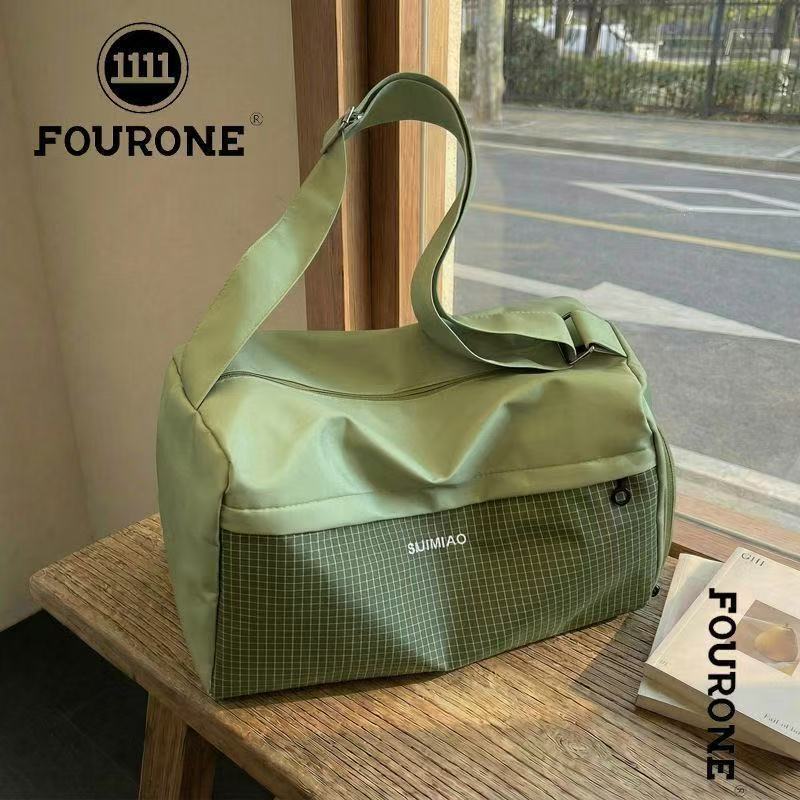 Sports capacious fashionable sports bag