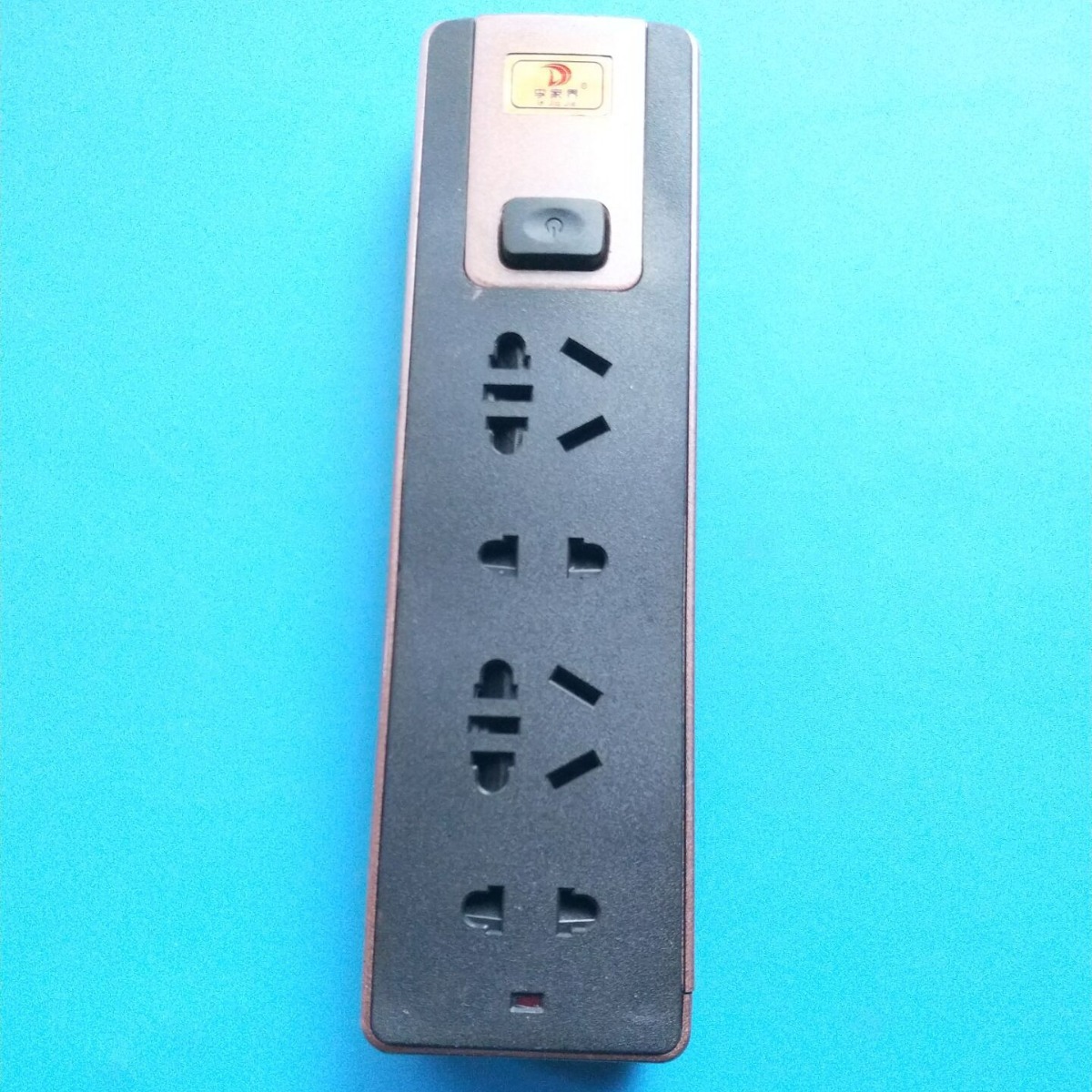 无线带开关地拖插座带开关14孔排插插座金黑色