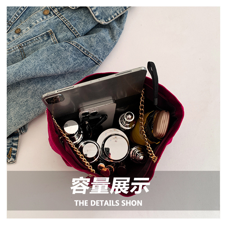 High-end and personalized hardware single-shoulder bag for women, new autumn 2024 collection, velvet chain handbag, stylish tote bag undefined