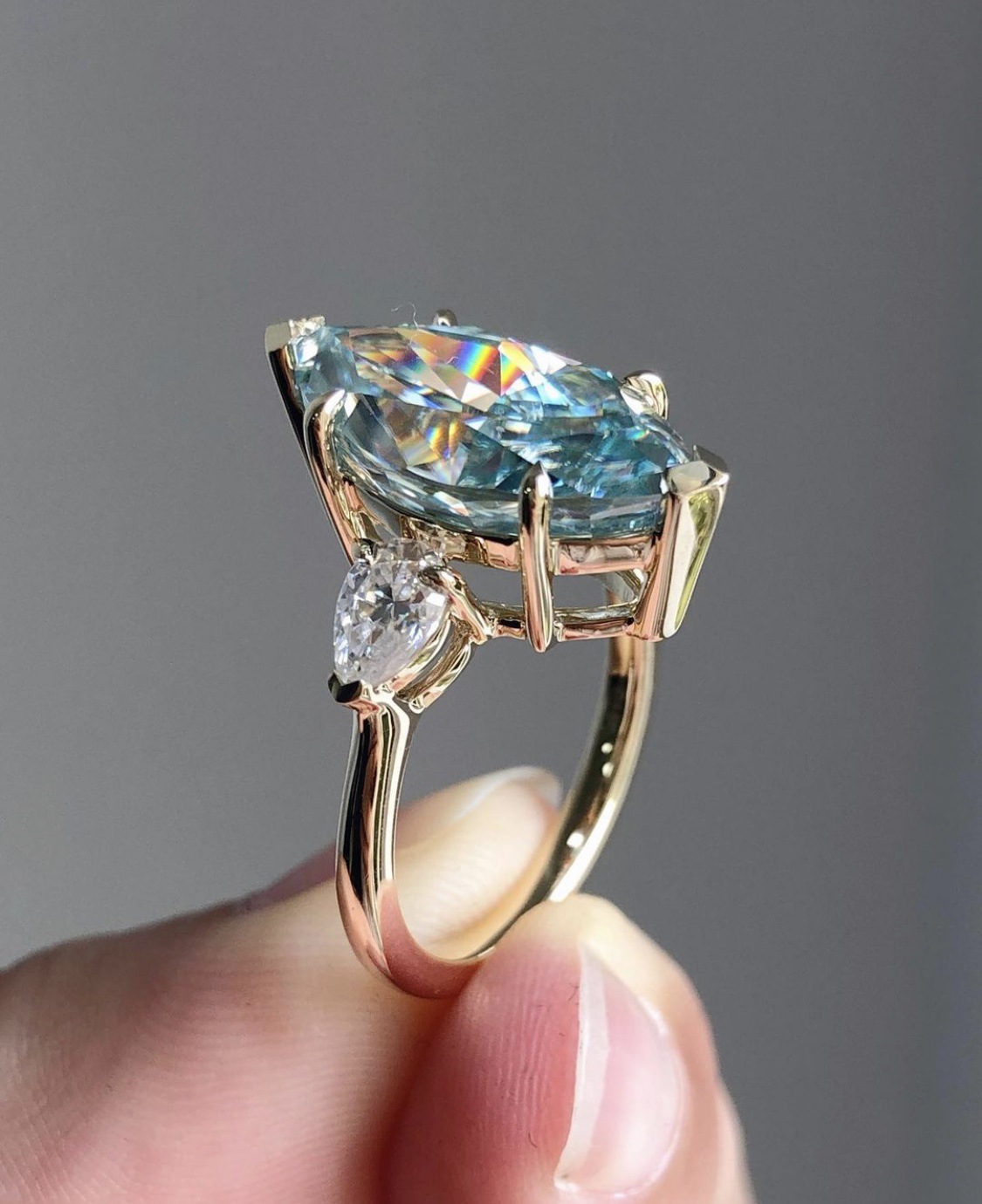 2023 new European and American fashion blue and green horse eye zircon ring pear ring fashion atmosphere marriage diamond engagement ring