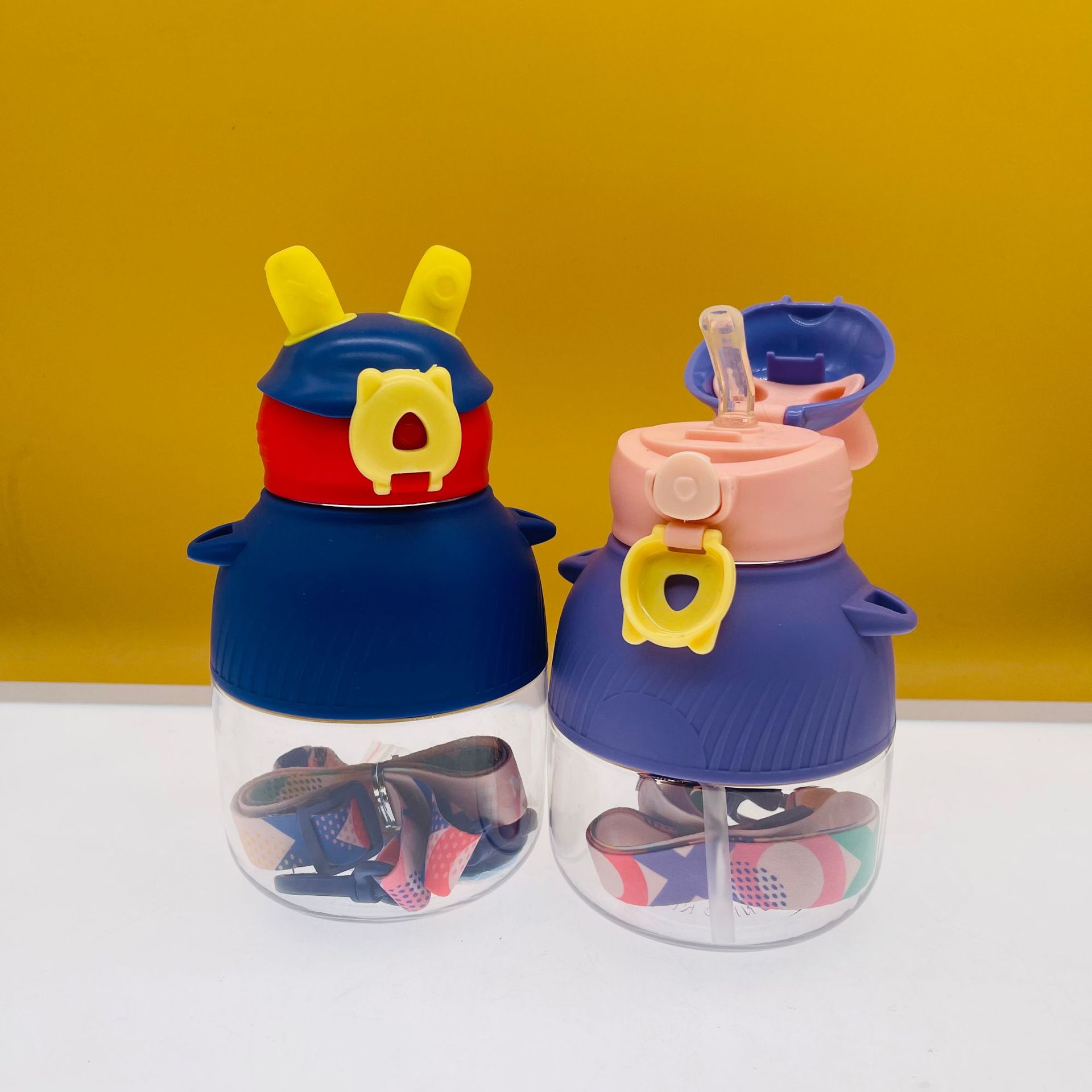 Huachang muñeca de dibujos animados niños paja taza PC plástico estudiante paja 650ml kindergarten al aire libre Correa olla