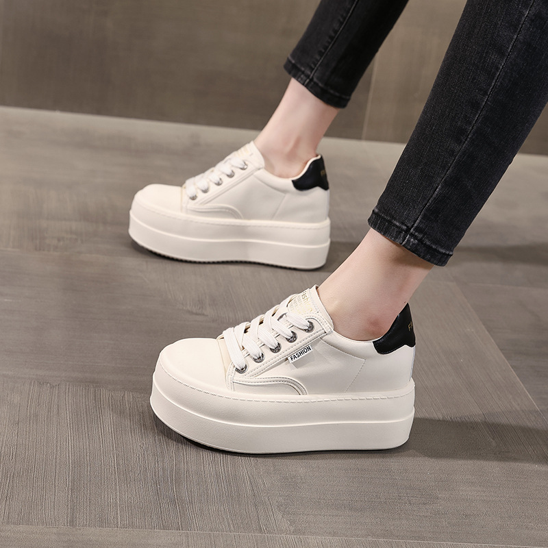 Giày sneaker nữ đế dày tăng chiều cao, phong cách trượt ván, đế mềm — Màu đen be