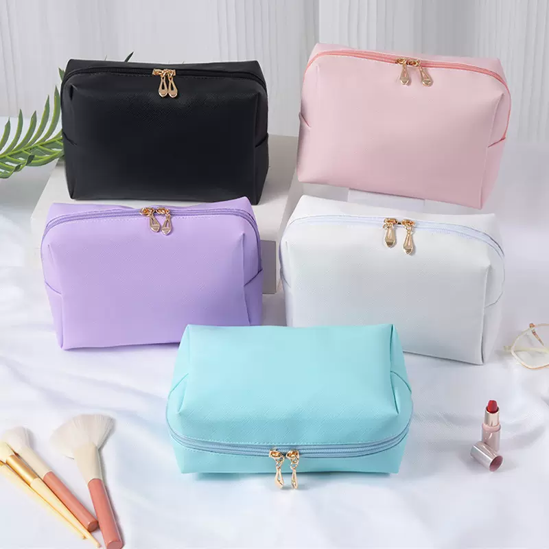 亚马逊热卖珍珠字母化妆包新款便携式新娘手拿包时尚高颜值收纳包