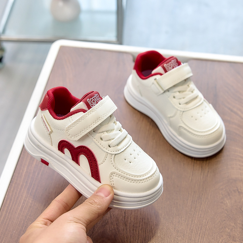 Zapatos de skate para niños nuevos 2026 primavera y otoño zapatos casuales para niños y niñas zapatos blancos pequeños zapatos de jardín de infantes zapatos para bebés