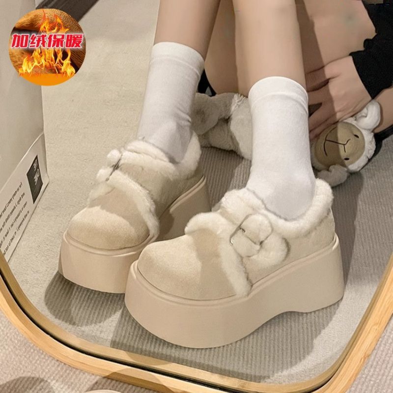 Aumentar la altura de calentamiento de los zapatos de algodón de fondo grueso para mujeres 2026 nuevo invierno retro en línea explosión de zapatos de lana gruesa