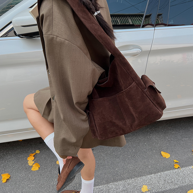 Transfronterizos otoño invierno bolsa de gran capacidad para mujeres 2025 nuevo retro gaúster bolso de cubo bolso de hombro universal