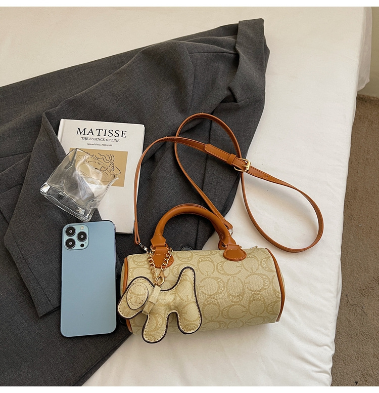 The 2025 summer new small handbag for women, the Boston bag, is casual, versatile, elegant, and has a high level of appearance. It is a trendy hand-held crossbody bag undefined