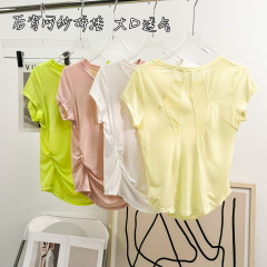 軽い贅沢な涼感のネットの糸は美背の運動のtシャツの女性のヨガの服のブラウスをつなぎ合わせて走ってやせている薄いタイプのフィットネスの半袖を現します。