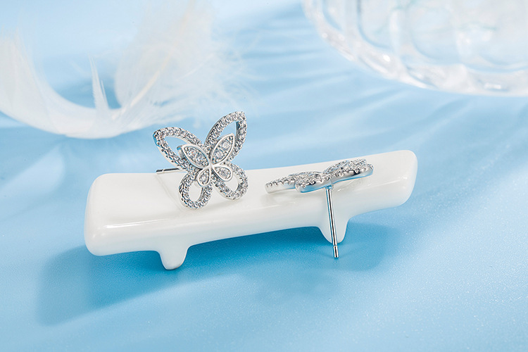 Elegant Butterfly Copper Polishing Plating Inlay Zircon Ear Studs 1 Pair