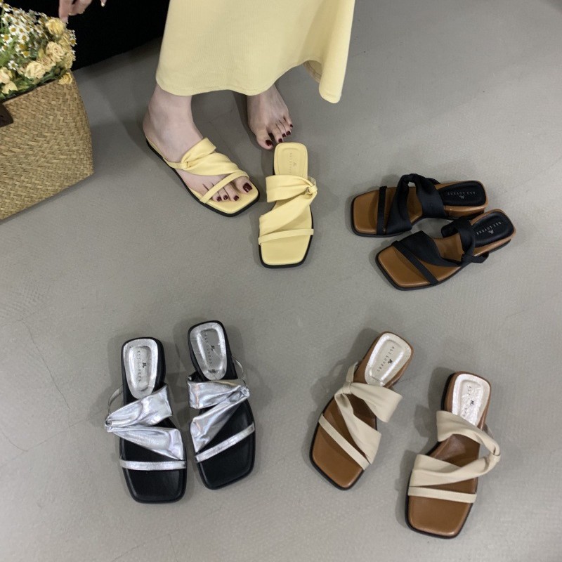 Fashionable universal small design retro sandals wedge heel square…