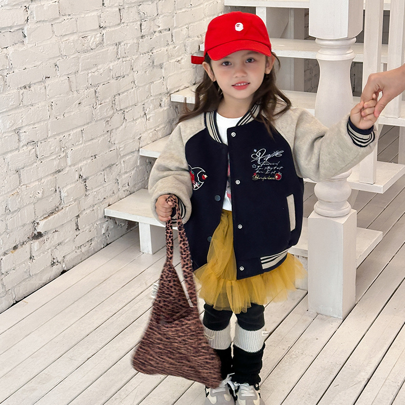 Xie Jin Mao ropa infantil de lana de niñas ropa de béisbol 25 otoño y invierno nuevo tipo de ropa de algodón de seda de olefin cálida para niños