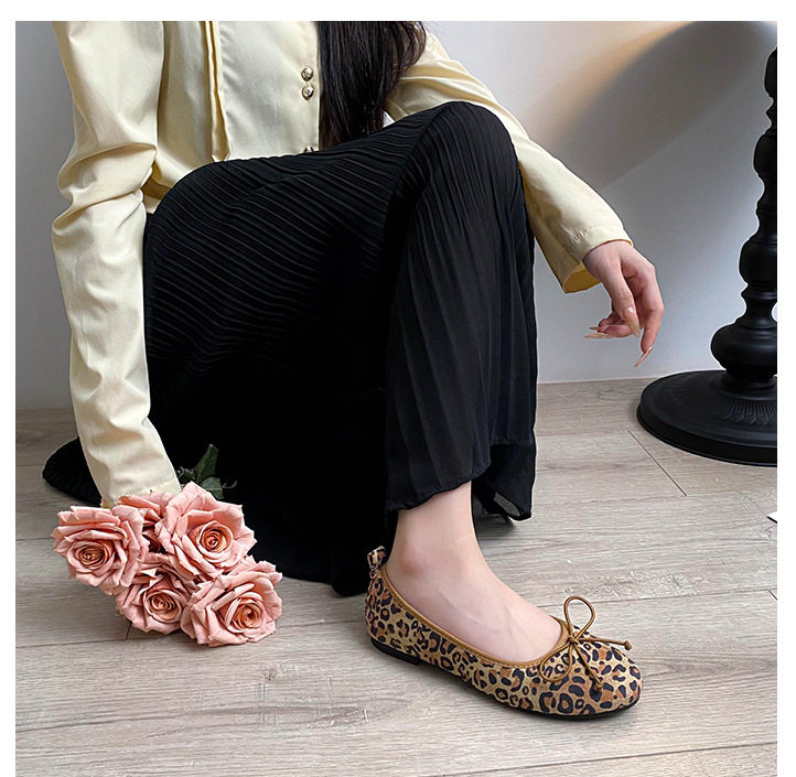 Giày cao gót nữ mũi vuông họa tiết da báo thắt nơ, gót thấp 1–3 cm — Vân báo chi tiết 20