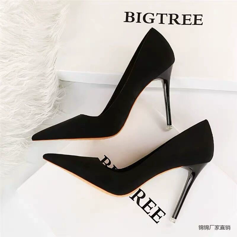 Маленькие каблуки женские черные каблуки с заострением обнаженного цвета 2024 весна и осень новая замшевая обувь 10 см