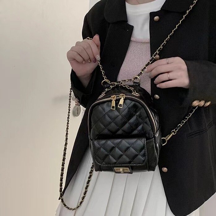 Western Style Mini Backpack for Women 2025 New Fashion Quilted Chain Backpack Travel Versatile Shoulder Crossbody Bag