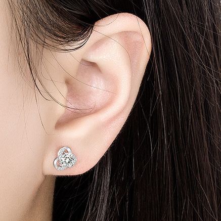 Three-leaf earrings, small fragrant style for women, Korean version, light luxury flowers, fashionable zircon flower earrings, manufacturer wholesale temperament jewelry