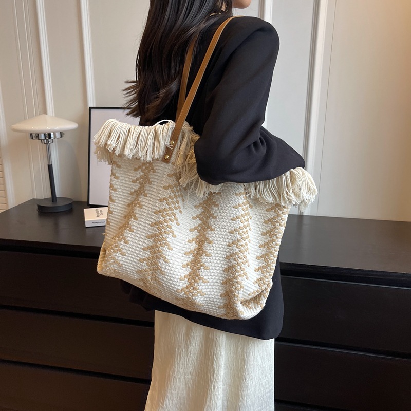 Bolsa de moda de gran capacidad de hombro, bolso casual para mujeres, verano 2023 nuevo nicho de diseño de moda tote