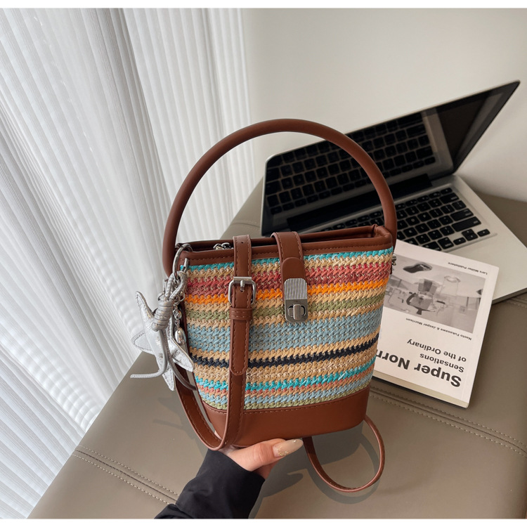 A trendy and fashionable straw-woven phone bag for women in the summer of 2025, a Korean version of a niche and simple crossbody bag undefined
