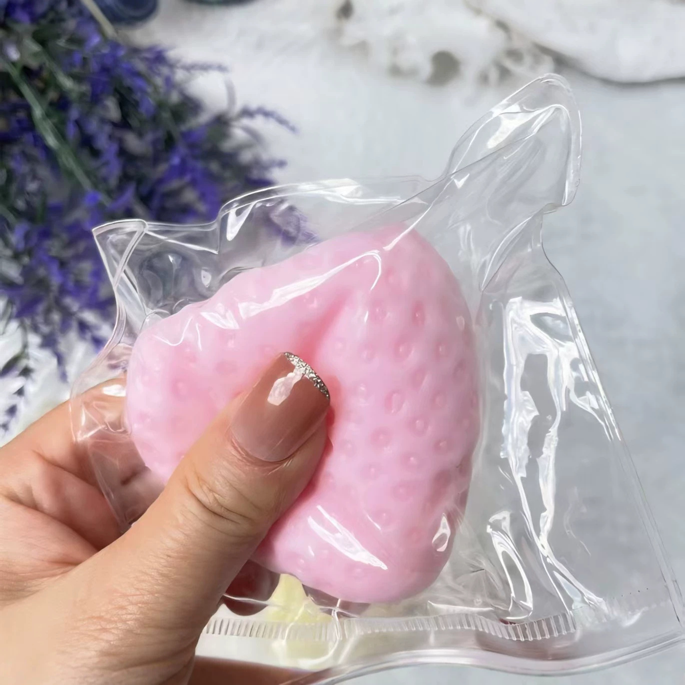 Pequeño libro rojo pellizco le fresa imitación de barro de silicona alta sensación de valor facial mano descomprimir comida jugar diy fábrica directa