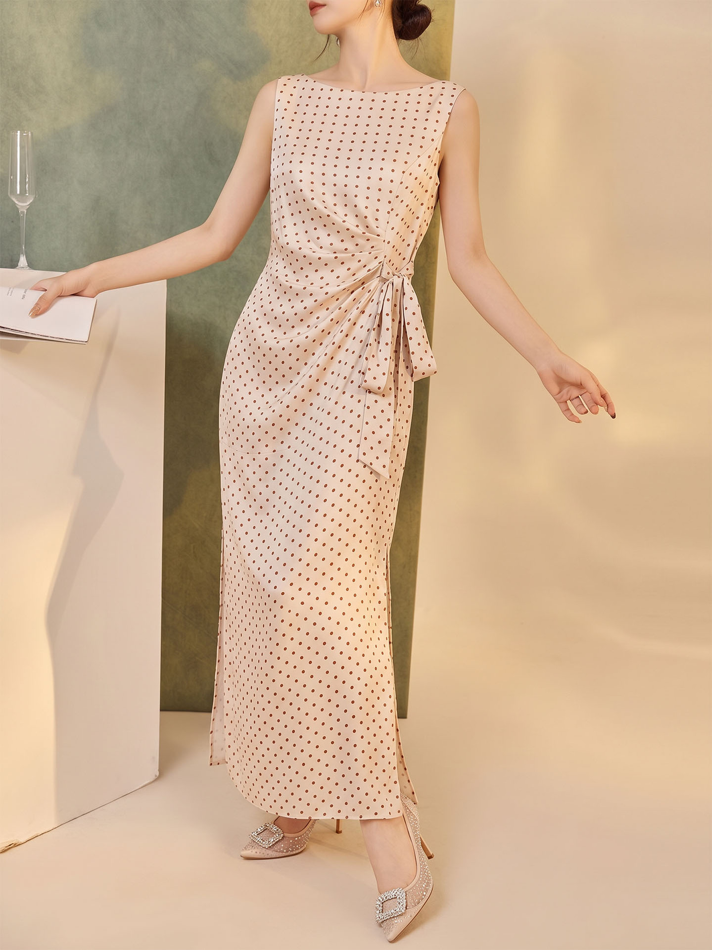 Đầm dài ôm body chấm bi không tay phong cách Trung Quốc mới — Điểm sóng