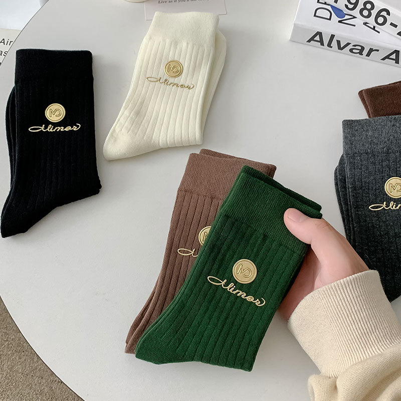 2025d Ins Hot Stamping Winter New Versatile Internet Celebrity Cotton Trendy Mid-Calf Socks_voghion.com
