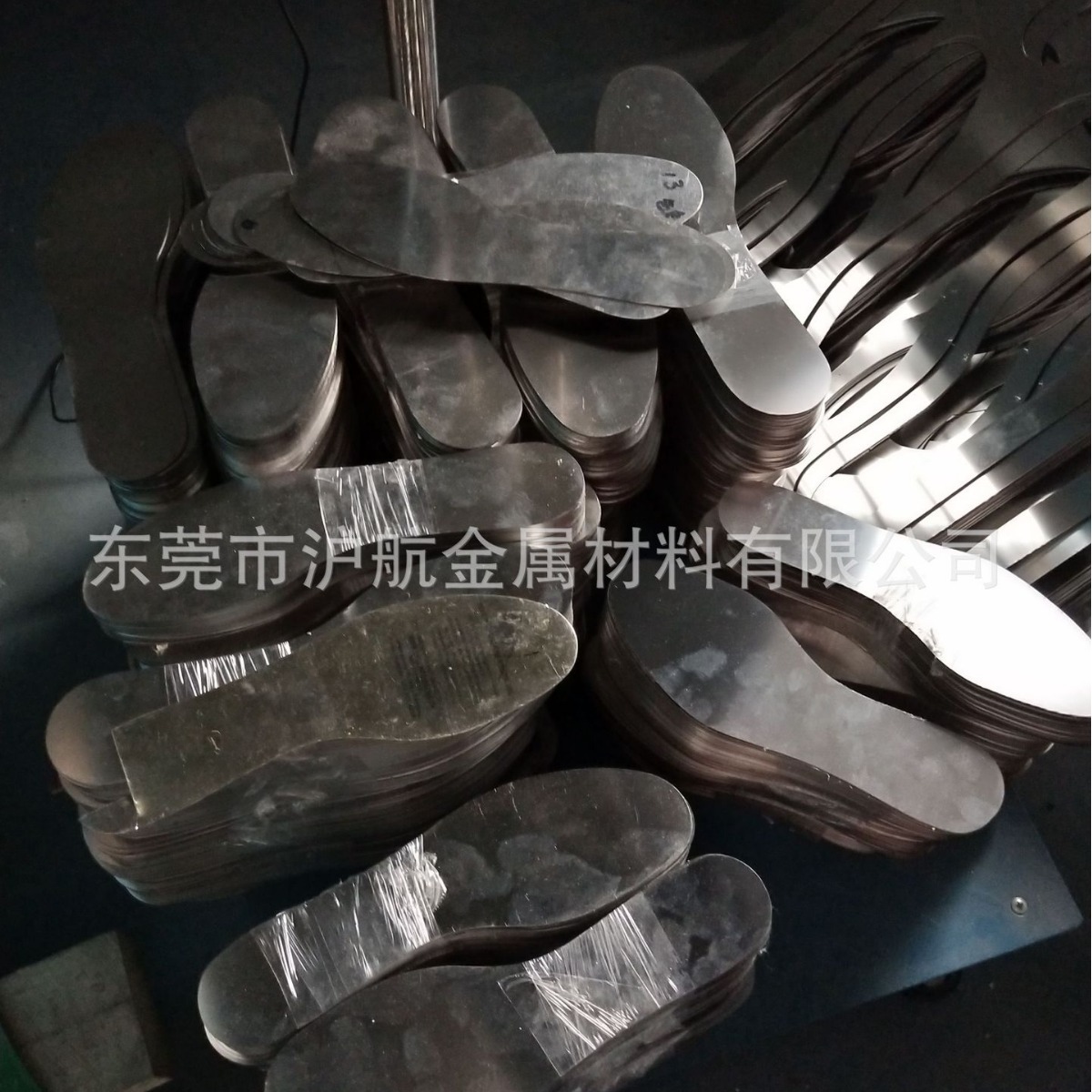 鞋底防穿刺用不锈钢片 301 304不锈钢片 登山靴防穿刺不锈钢