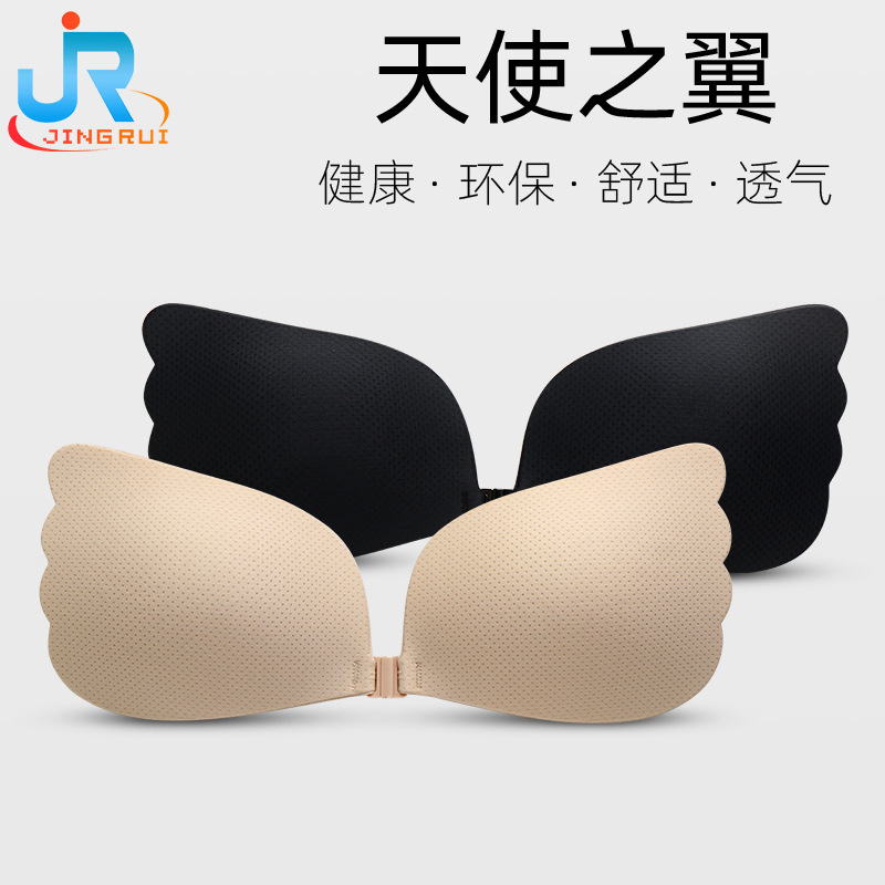 天使の翼の見えないブラジャーのメッシュ布の下着が集まっています。|undefined