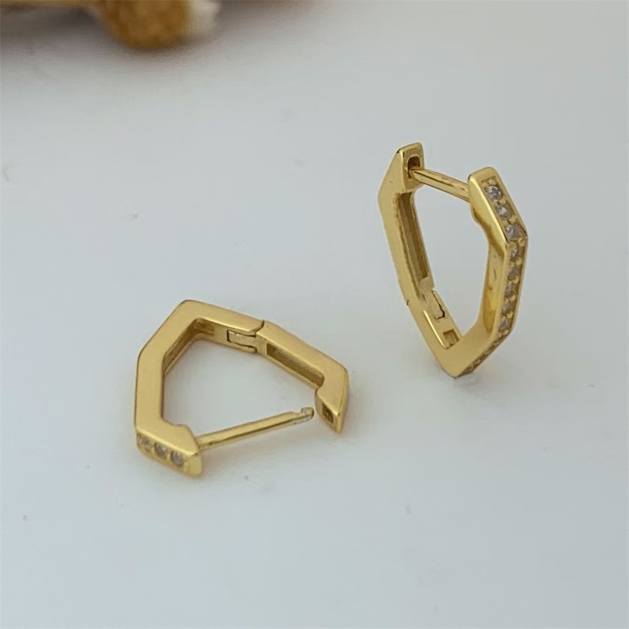 Nuevos perfiles de orejas triangulares de piedra de mar de diseño de nicho de alta sensación aretes de orejas de vacaciones de playa
