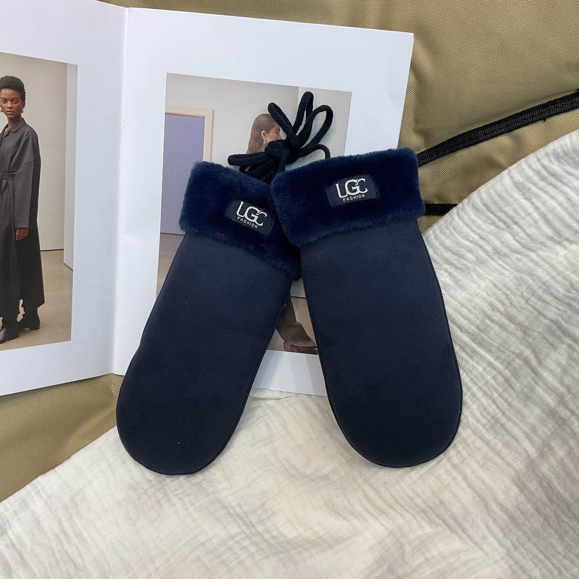 Guantes cálidos de invierno para mujeres, guantes de lana creativos para conducir vehículos eléctricos a prueba de viento con pantalla táctil de seda