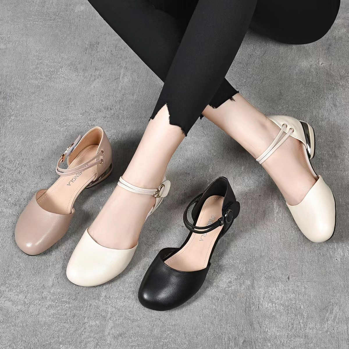 Sandal nữ mũi tròn da thật quai đơn gót thấp đế mềm — Màu đen