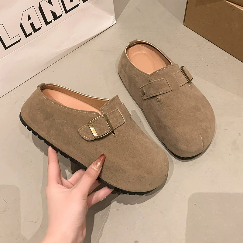 Matte slippers, footwear platform for leisure, trend of season