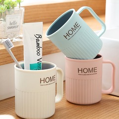 創意的な2色のうがいのコップの家庭用の歯磨きのプラスチックの取っ手がついています。