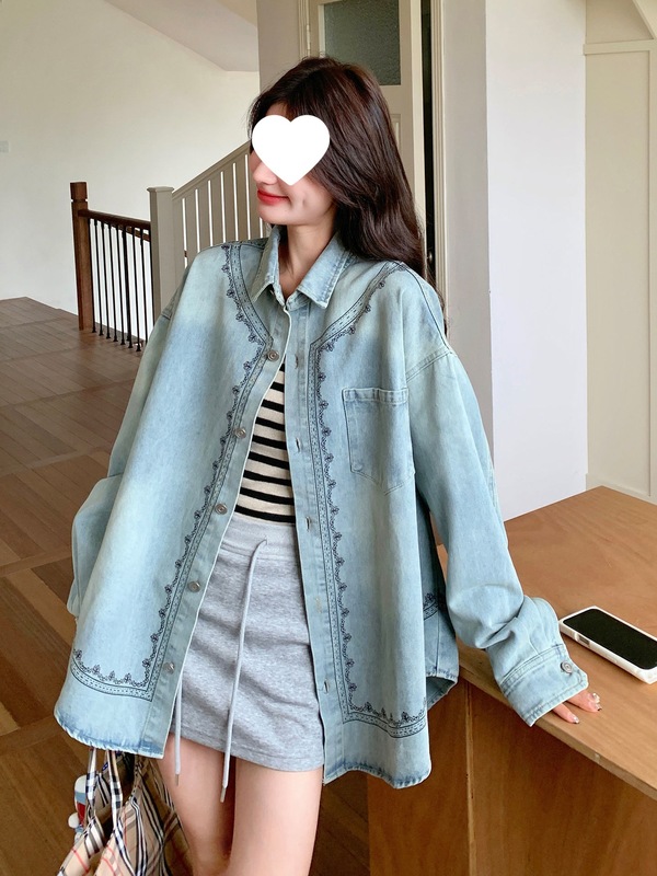 浅蓝色复古印花牛仔外套女2025秋新款设计感宽松休闲百搭衬衫上衣|undefined