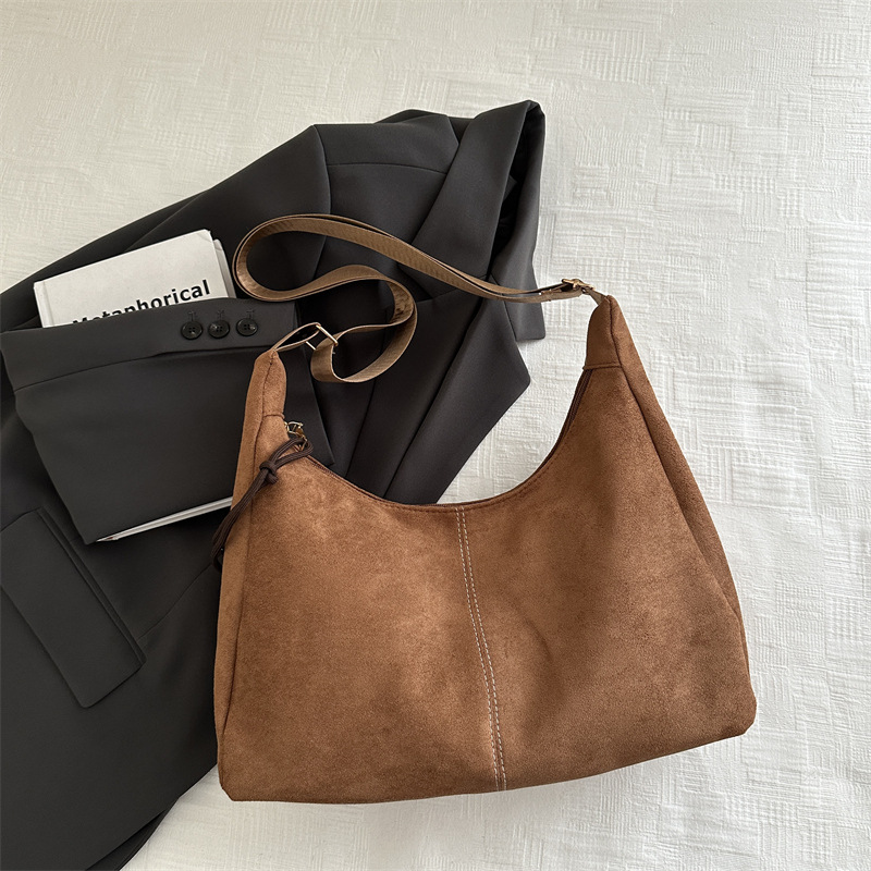 Bolso de mujer otoño y invierno 2024 nuevo estilo retro nicho tendencia brazo bolso universal bolso de hombro diario