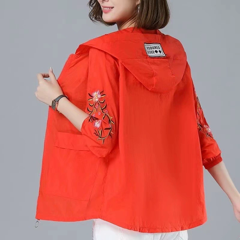 Свободные плюс размер вышивка солнцезащитный крем, среднего возраста мать короткое пальто солнцезащитный крем вышитые верхняя УФ одежда