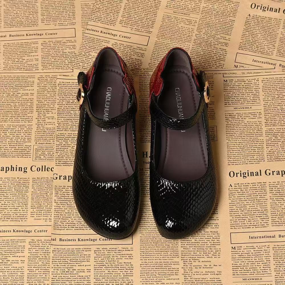 2026 verano retro cabeza redonda cuero suave tacones gruesos serpentino color mosaico hebilla de una palabra zapatos de moda Mary Jane