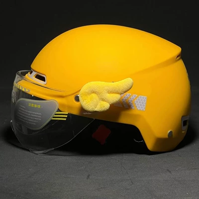helmet, universal and detachable — Motosiklet dəbilqələri - no-helmet-yellow-little-wings