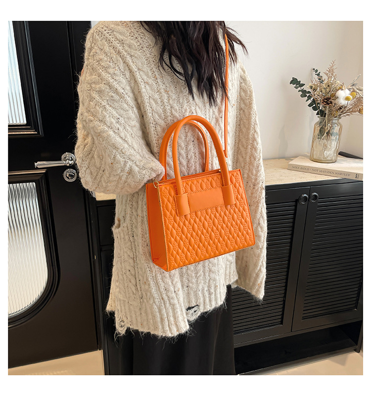 Leisure for women 2024 new item, niche simple diamond grid handbag, fashionable and popular single shoulder crossbody_voghion.com