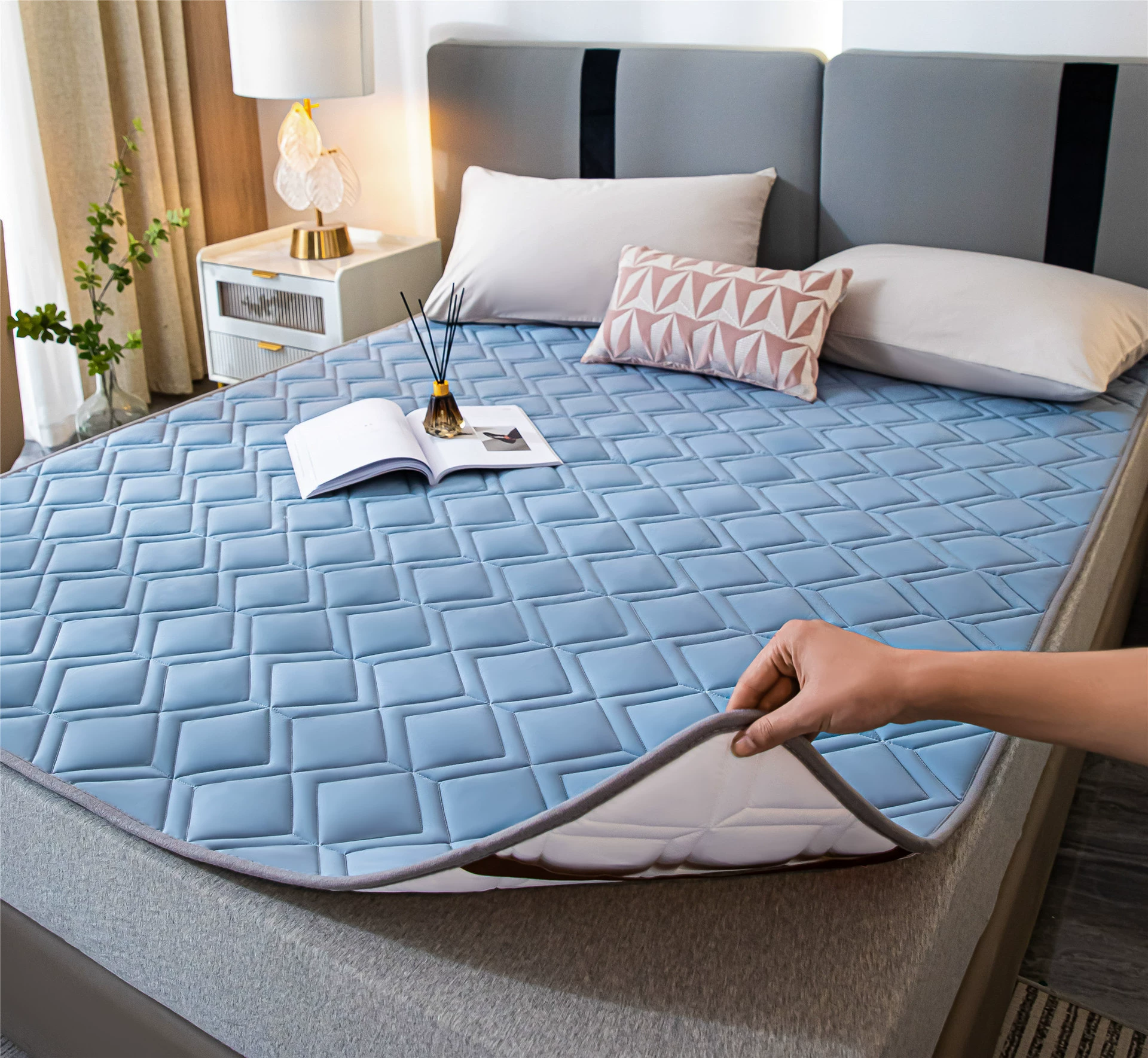 Соевые пряжи-покрашенная пусковая площадка кровати хлопка сплошной цвет Пятизвездочный Отель Протектор Тюфяка стеганая пусковая площадка кровати оптом