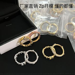 D�Ҵ����¿�CD��ĸ����һ��ָŮ�����߰�����ͬ��B��荽�ɼ���