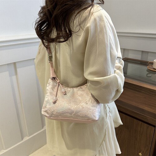 Modern Chinese Style National Wind Embroidered Handbag for Women 2025 New Summer Commute Crossbody Bag Unique Ancient Style Handheld Water Bucket Bag