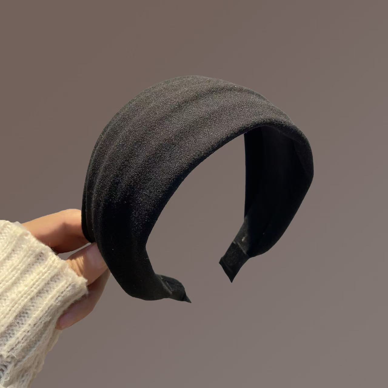 Black velvet wide-brimmed headband