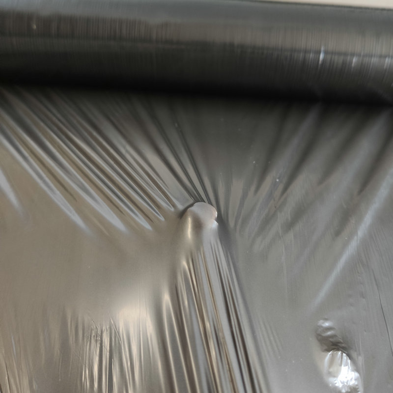 Película negra plateada personalizada del fabricante, película de acolchado de polietileno, plantación, deshierbe, anticongelante, película agrícola reflectante y a prueba de hierba de plástico